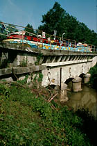 UN PONT CANAL AU DESSUS DE LA MARNE